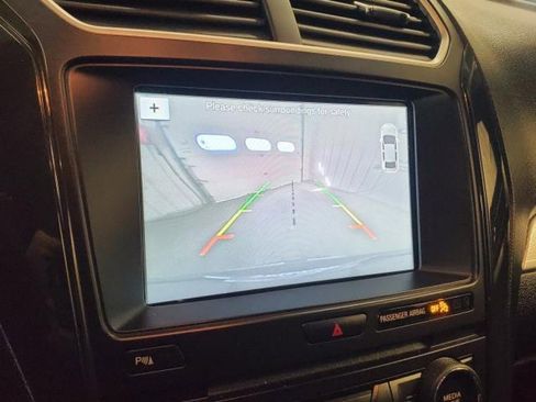 Used 2017 Ford Explorer XLT w/ XLT Technology Feature Bundle image 22