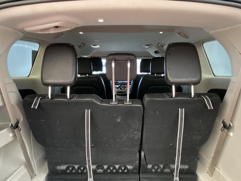 Used 2024 Chrysler Pacifica Touring-L FWD image 13