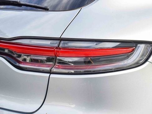 Used 2022 Porsche Macan image 7