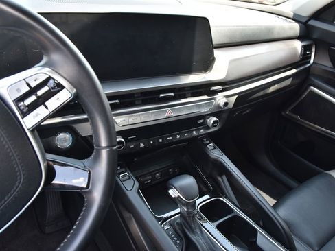Used 2023 Kia Telluride S FWD image 9