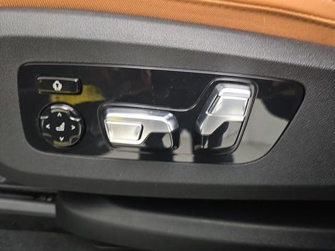 Certified 2024 BMW X7 xDrive40i w/ M Sport Package image 13