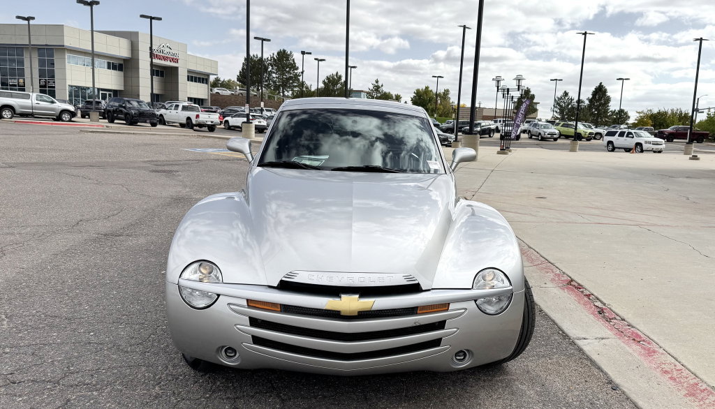 Used 2004 Chevrolet SSR w/ Preferred Equipment Group RWD image 3