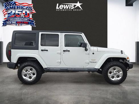 Used 2013 Jeep Wrangler Unlimited Sahara w/ Connectivity Group AWD/4WD image 5