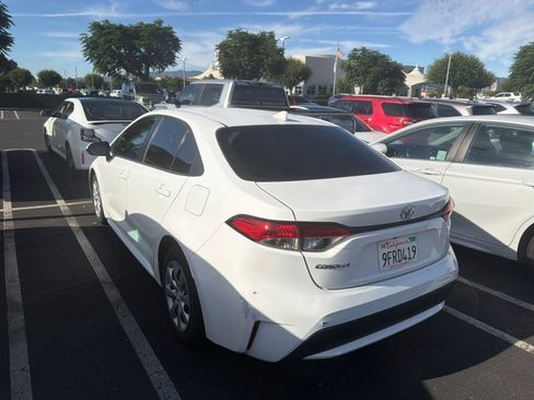 Used 2021 Toyota Corolla LE FWD image 5