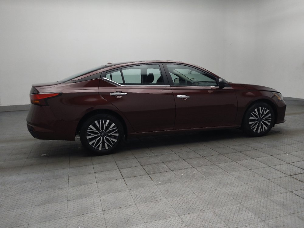 Used 2025 Nissan Altima 2.5 SV FWD image 10