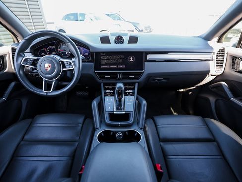 Certified 2023 Porsche Cayenne Platinum Edition image 25