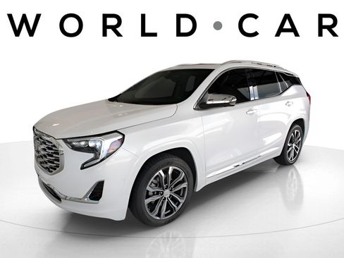Used 2020 GMC Terrain Denali w/ Denali Premium Package FWD image 7