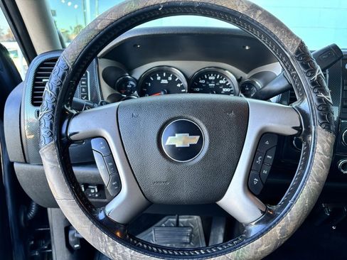 Used 2010 Chevrolet Silverado 2500 LT w/ Interior Plus Package image 4