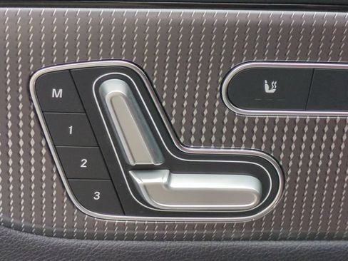 Used 2020 Mercedes-Benz GLB 250 4MATIC image 23