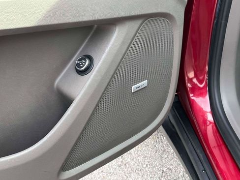 Used 2019 Chevrolet Traverse LT w/ LT Premium Package image 16