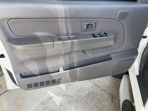 Used 2001 Nissan Xterra SE image 28