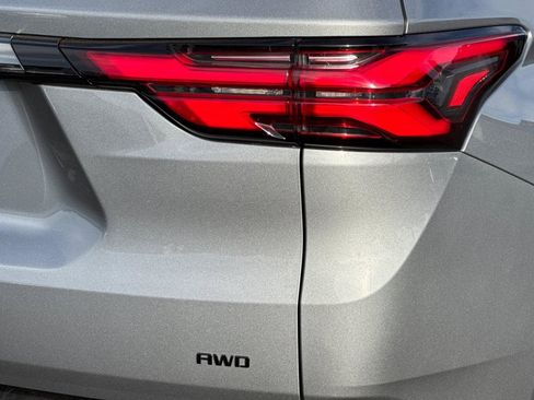 Used 2023 Chevrolet Traverse Premier w/ Redline Edition image 31