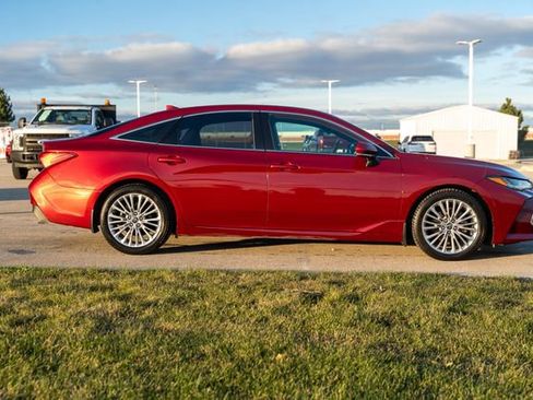 Used 2020 Toyota Avalon Limited image 8