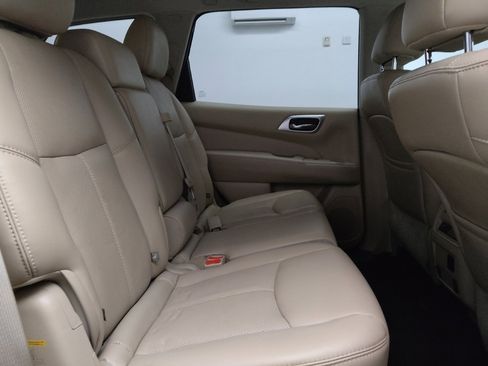 Used 2017 Nissan Pathfinder Platinum image 19