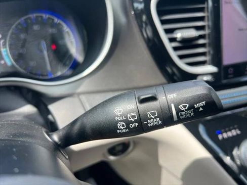 Certified 2021 Chrysler Pacifica Touring-L w/ Uconnect Theater Family Group FWD image 52