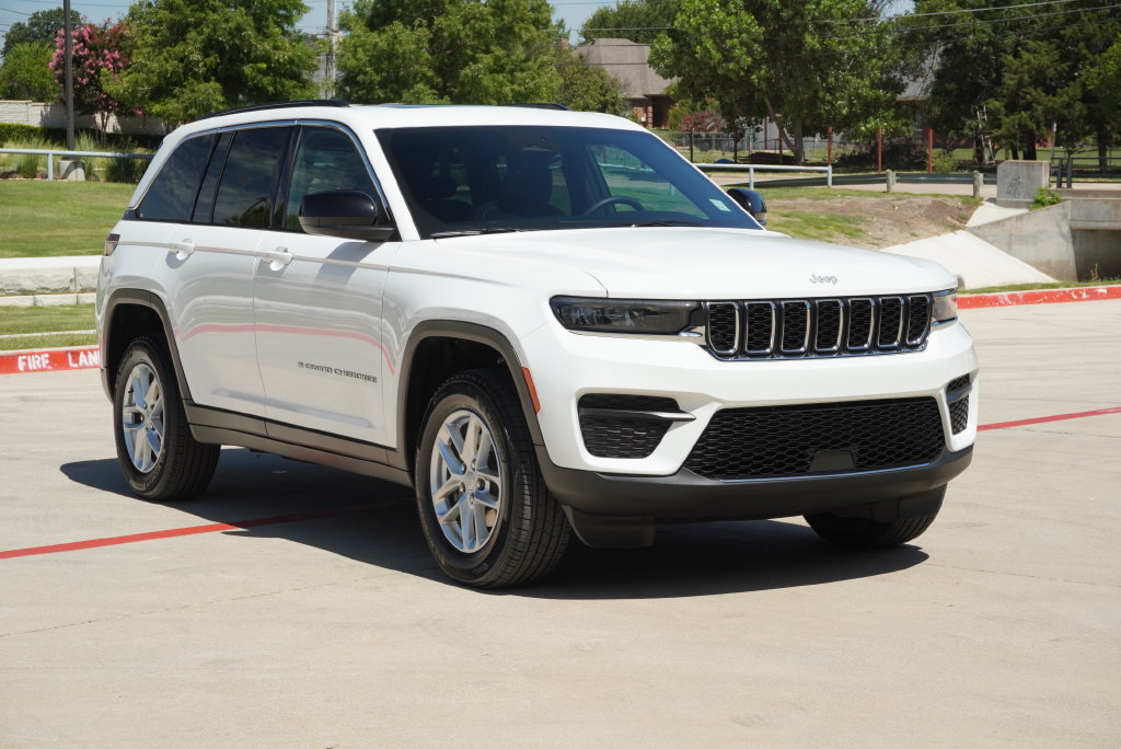 Used 2025 Jeep Grand Cherokee Laredo X AWD/4WD image 7