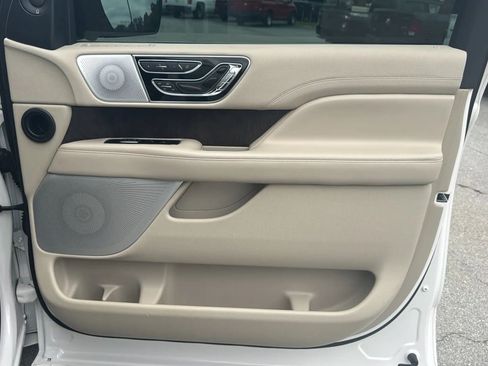Used 2019 Lincoln Navigator Reserve AWD/4WD image 44