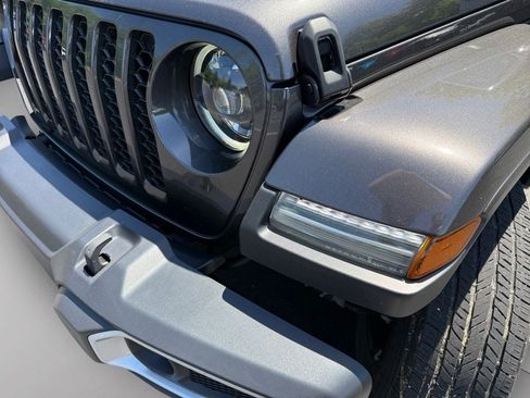 Used 2023 Jeep Gladiator Sport AWD/4WD image 23