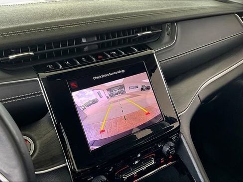 Used 2022 Jeep Grand Cherokee L Limited image 11