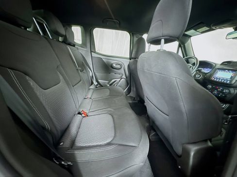 Used 2021 Jeep Renegade Latitude image 31