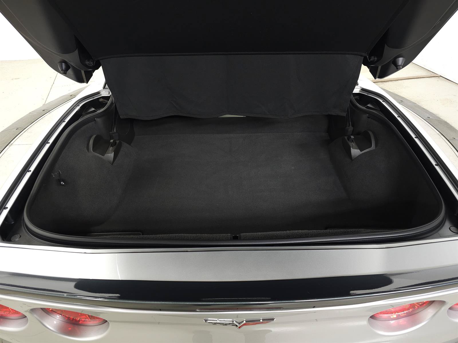 Used 2011 Chevrolet Corvette Grand Sport w/ Preferred Equipment Group RWD image 7