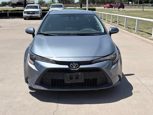 Used 2021 Toyota Corolla LE FWD image 2