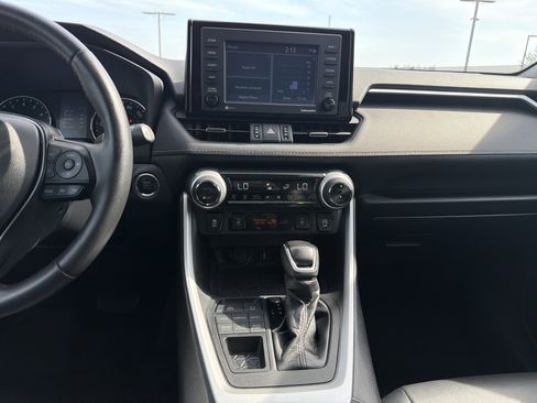 Used 2021 Toyota RAV4 XLE Premium image 30