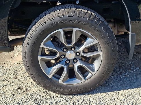 Used 2023 Chevrolet Silverado 1500 LT AWD/4WD image 34