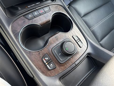 Used 2023 GMC Acadia Denali image 33