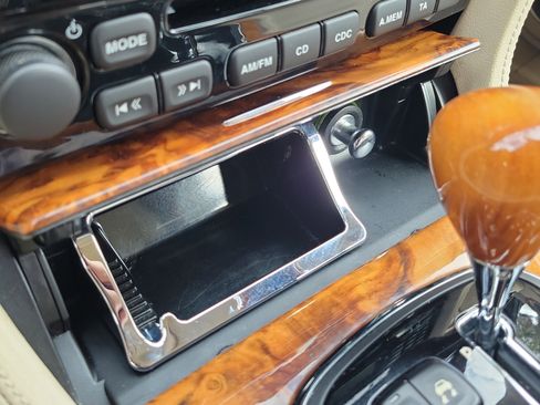 Used 2004 Jaguar XJ8 image 33