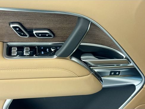 New 2026 Land Rover Range Rover SE image 17