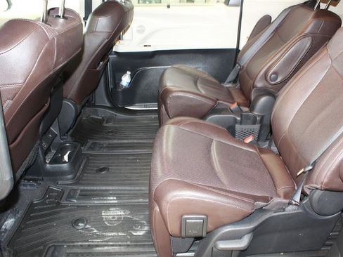 Used 2022 Toyota Sienna Platinum AWD/4WD image 26
