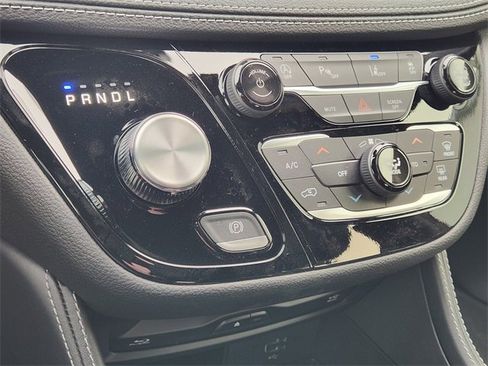 New 2026 Chrysler Pacifica Limited w/ Uconnect Theater Family Group image 14