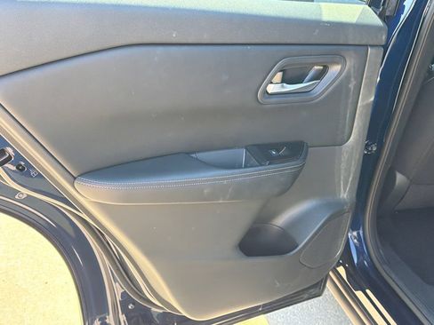 Used 2025 Nissan Rogue SV FWD image 21