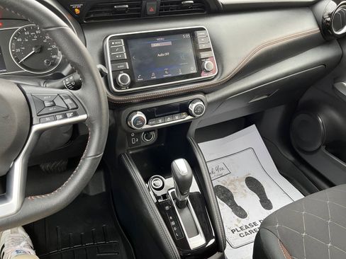Used 2020 Nissan Kicks SR image 14