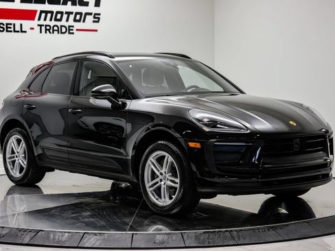 Used 2024 Porsche Macan AWD/4WD image 3