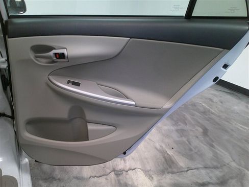 Used 2013 Toyota Corolla LE image 27