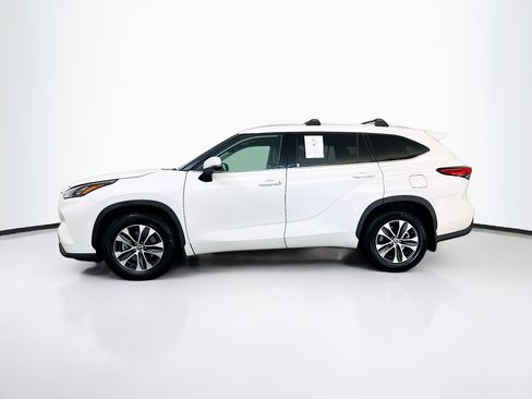 Used 2020 Toyota Highlander XLE image 4