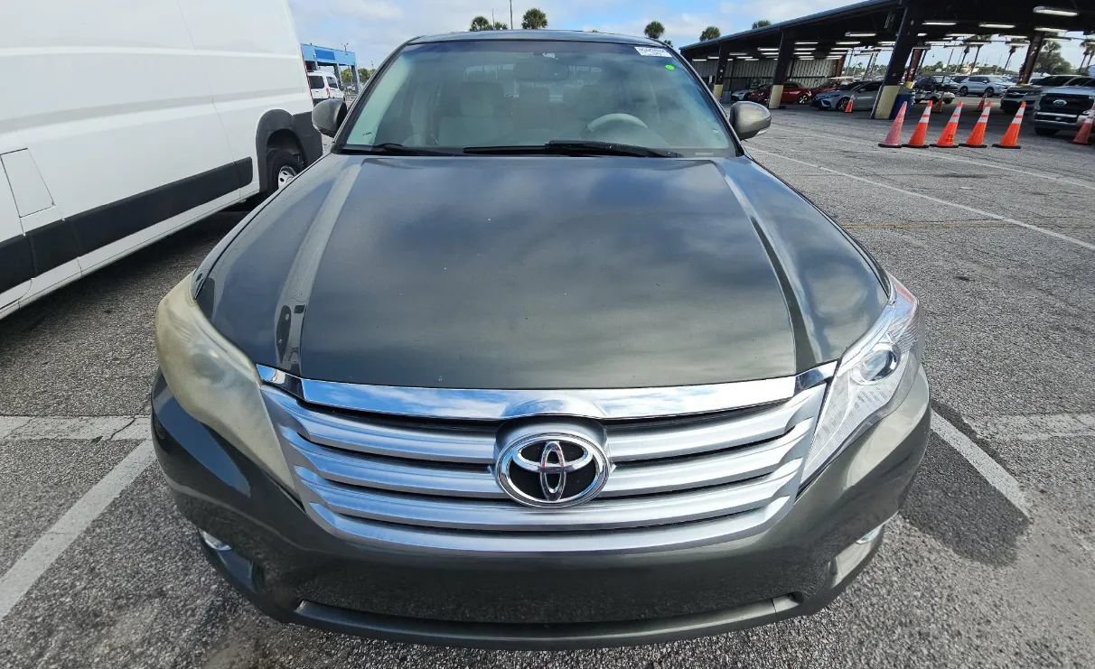 Used 2011 Toyota Avalon Limited FWD image 2