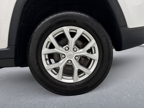 Used 2023 Jeep Grand Cherokee Limited image 24