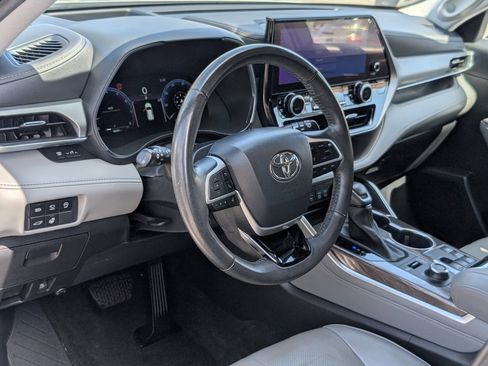 Used 2023 Toyota Highlander Platinum AWD/4WD image 15