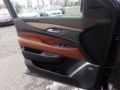 Used 2015 Cadillac Escalade ESV Premium image 29