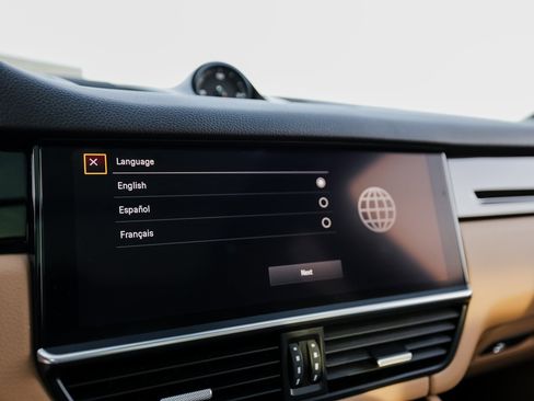 Certified 2023 Porsche Cayenne image 18