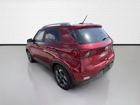Used 2024 Hyundai Venue SEL FWD image 7