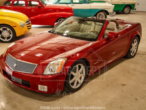 Used 2005 Cadillac XLR RWD image 39