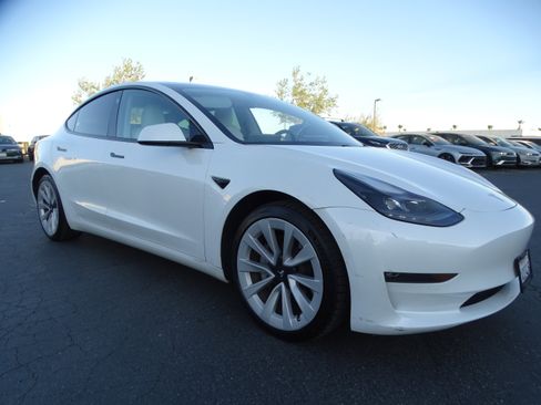 Used 2021 Tesla Model 3 Long Range image 1