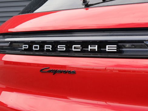 Certified 2025 Porsche Cayenne E-Hybrid AWD/4WD image 31