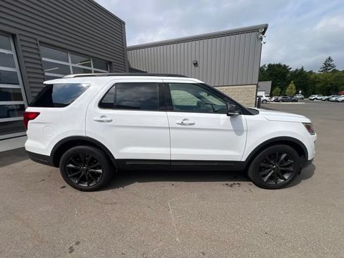 Used 2019 Ford Explorer XLT w/ Equipment Group 202A FWD image 4