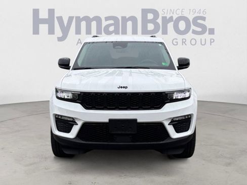 Used 2024 Jeep Grand Cherokee Limited w/ Black Appearance Package image 8