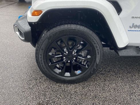 Used 2023 Jeep Wrangler Sahara w/ Cold Weather Group image 25